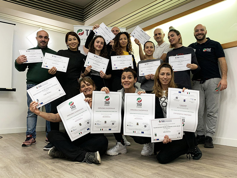 allievi del corso massaggio thai oil