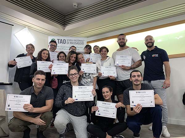 allievi del corso massaggio decontratturante
